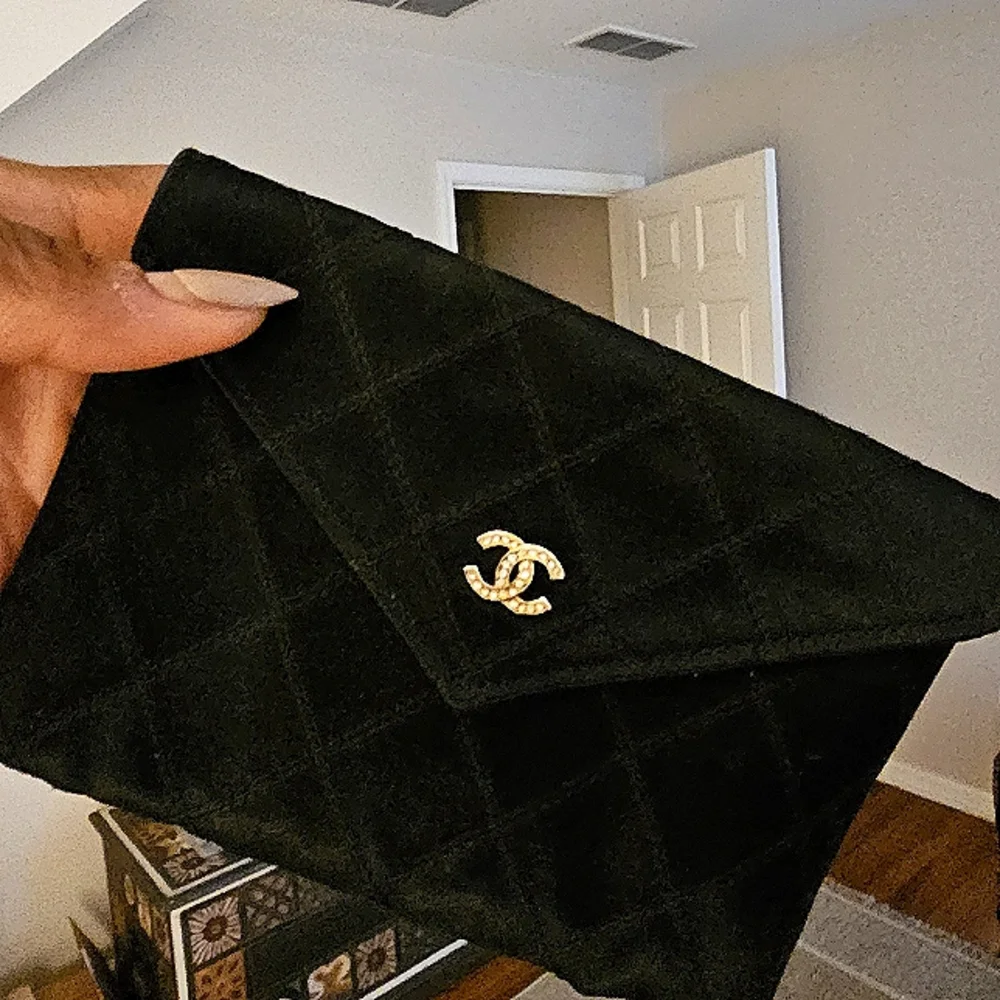Vintage CHANEL Short Wallet - Picture 2 of 3